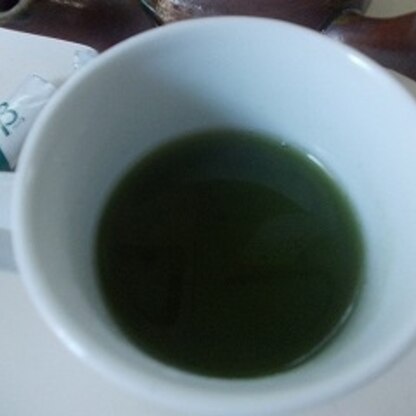 梨ボーさん、お久しぶりです（ニコニコ）うんうん（＾＿＾）青汁が抹茶のようで、ほんのり甘味もあって飲みやすくて、おいしい～（ニコニコ）おいしい緑茶に（ニコニコ）
